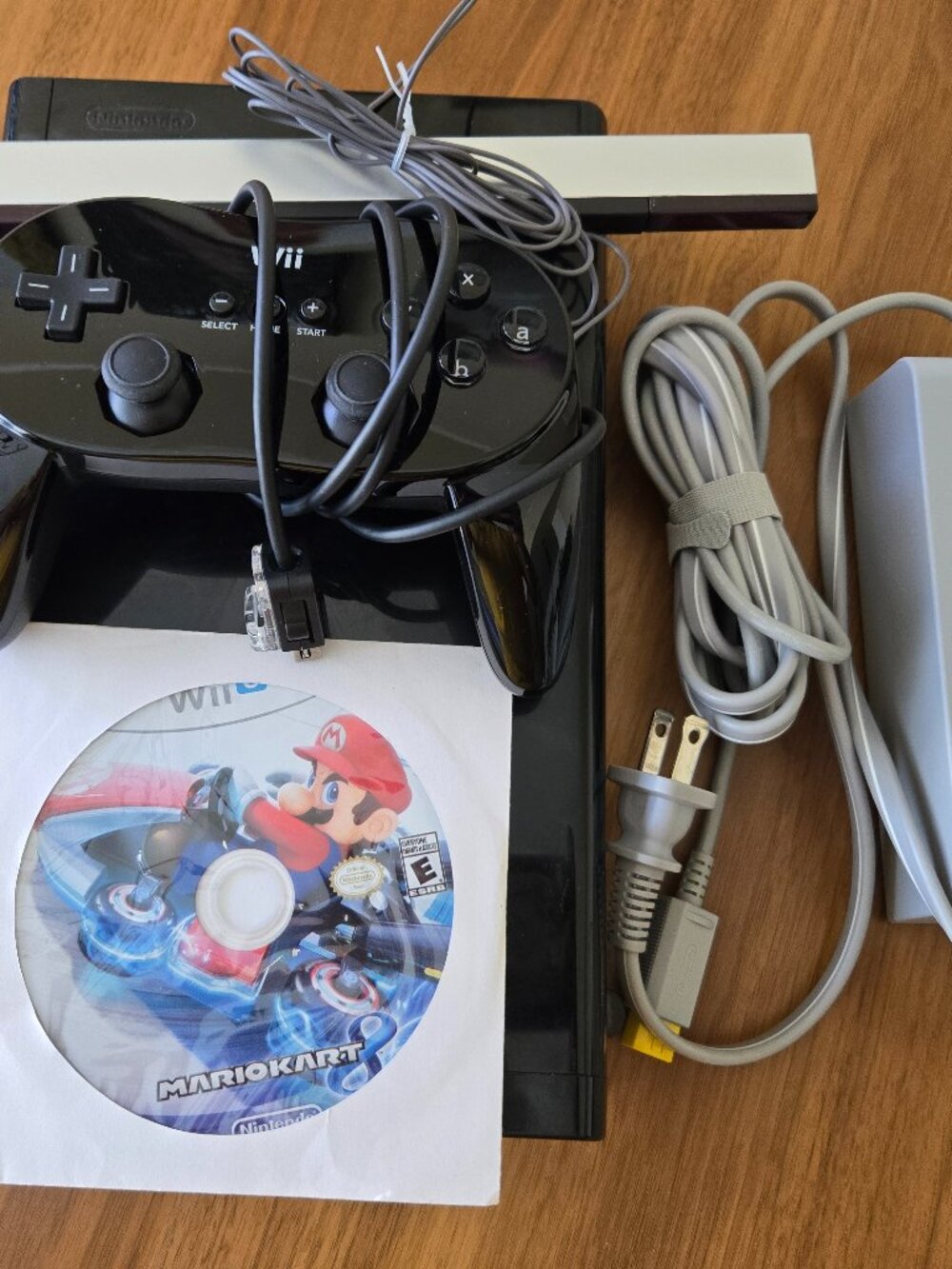 Nintendo Wii U 32GB + Mario Cart Complete Working Setup